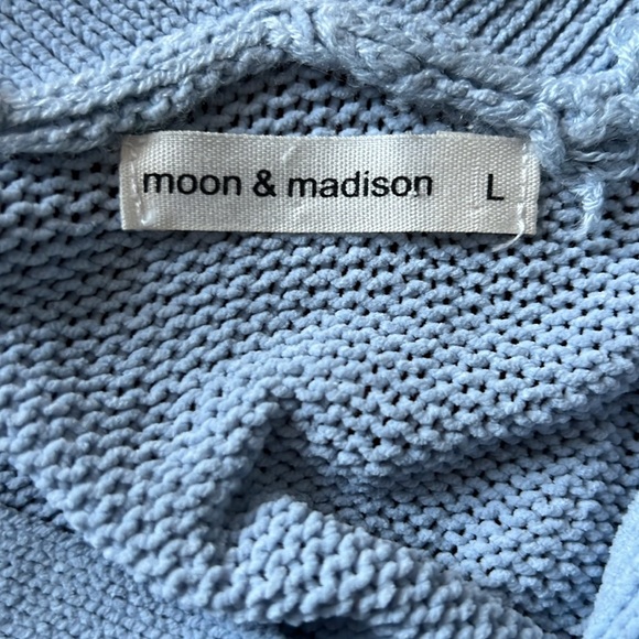 Moon and Madison Button Down Cropped Cardigan | Baby Blue | Size: L | Women - Picture 5 of 7